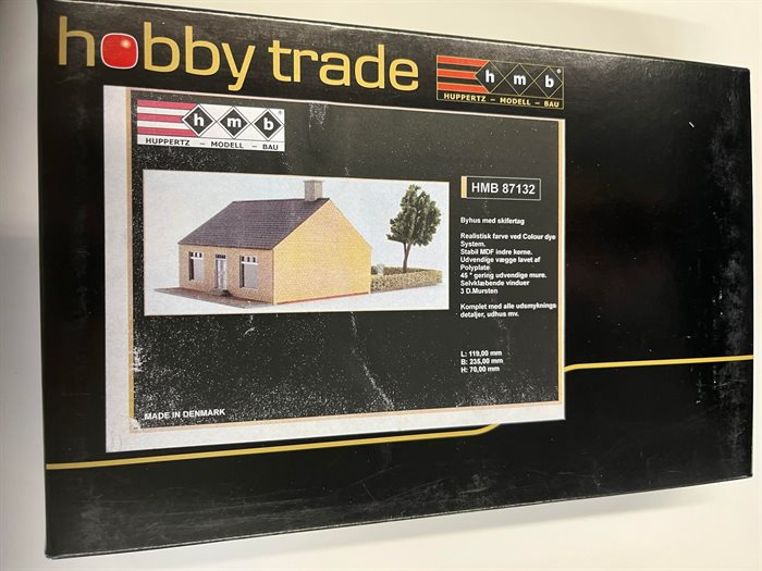 Hobbytrade 87132 Stadthaus mit Schieferdach, Laserschnitt, H0