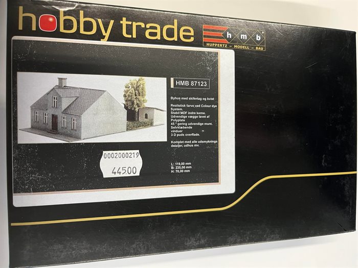 Hobbytrade 87123 Stadthaus mit Schieferdach und Dachgaube, Laserschnitt, H0