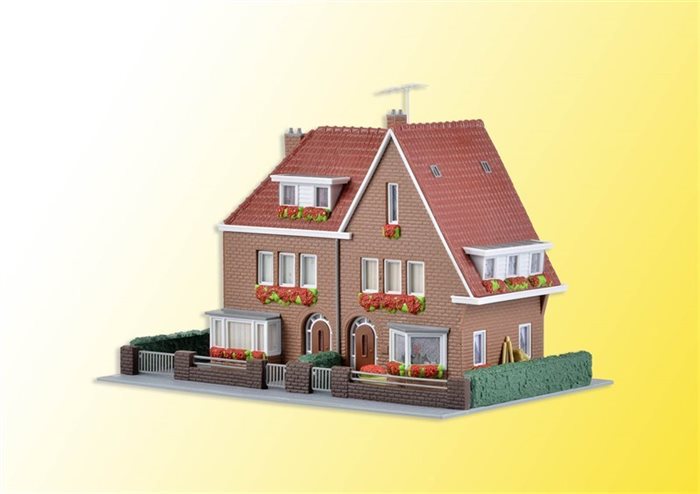 Kibri 38325 Haus Amselweg Größe: L 15,5 x B 10,5 x H 11 cm. H0